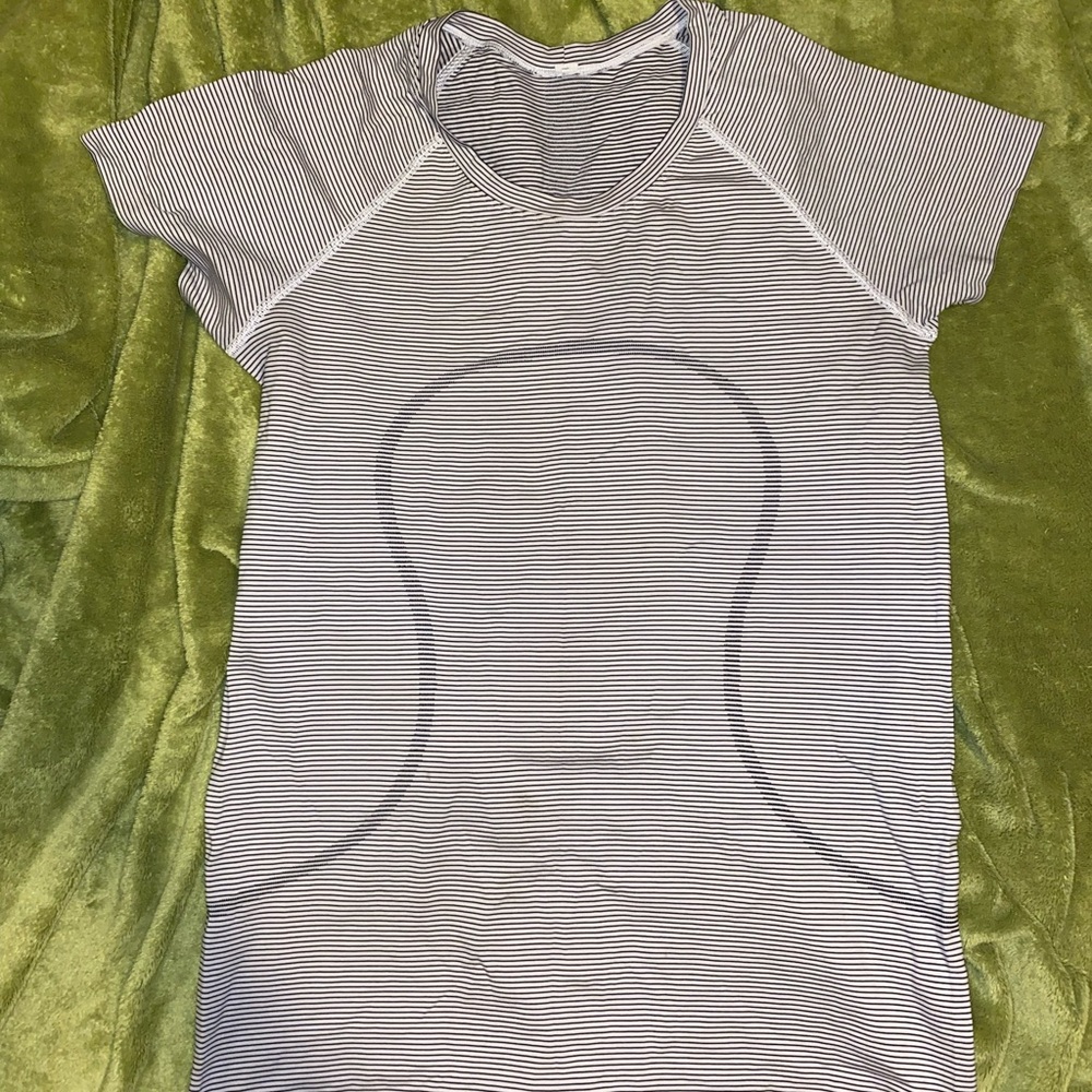 Lululemon Run Swiftly Tech Short Sleeve Shirt, size 10